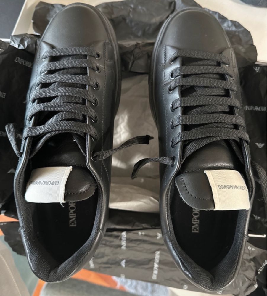 SAPATILHAS EMPORIO ARMANI TÉNIS PRETO C/ NOVAS