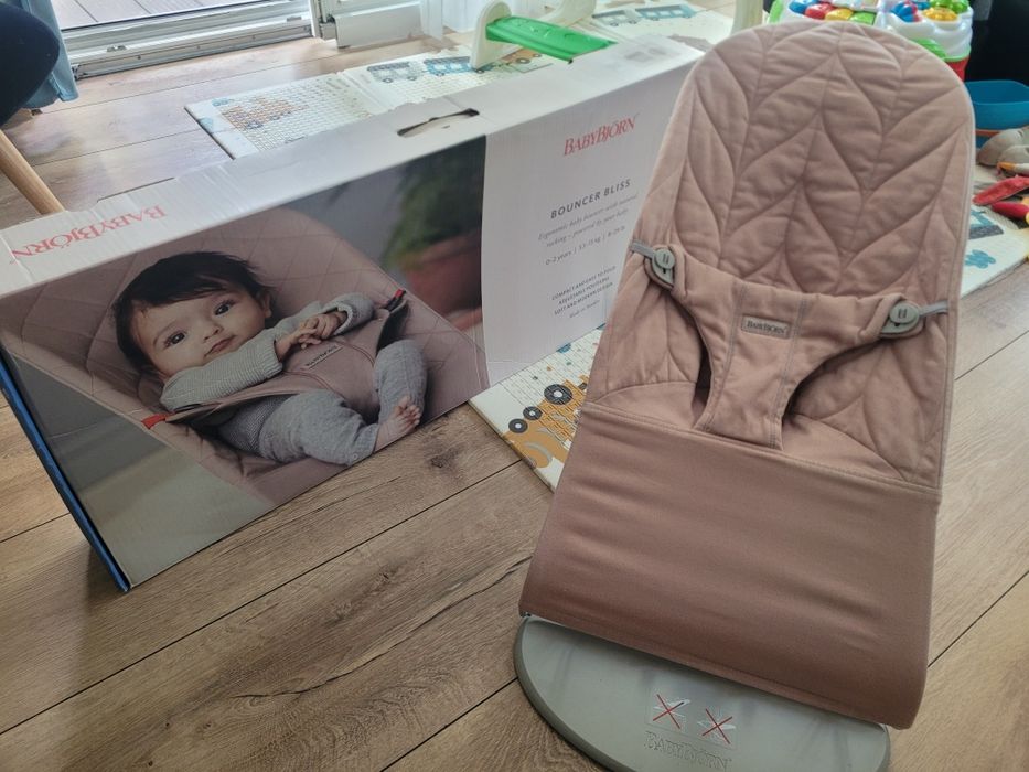 Leżaczek bujaczek dziecięcy Babybjorn pudrowy róż