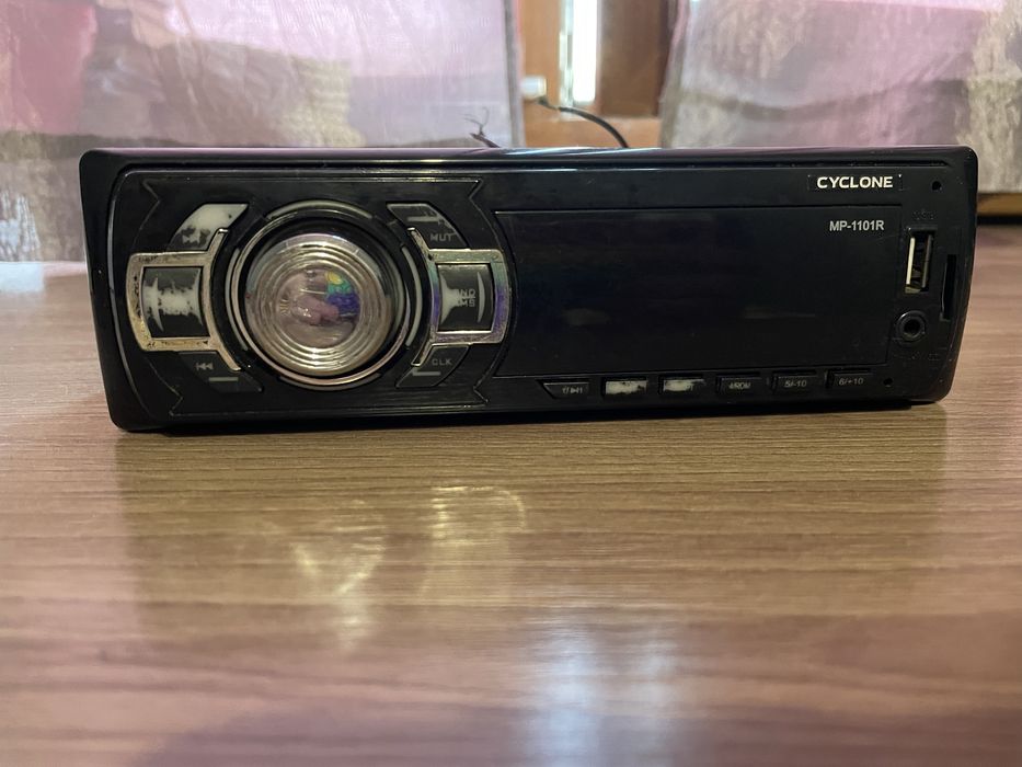 Автомобільний магнітофон