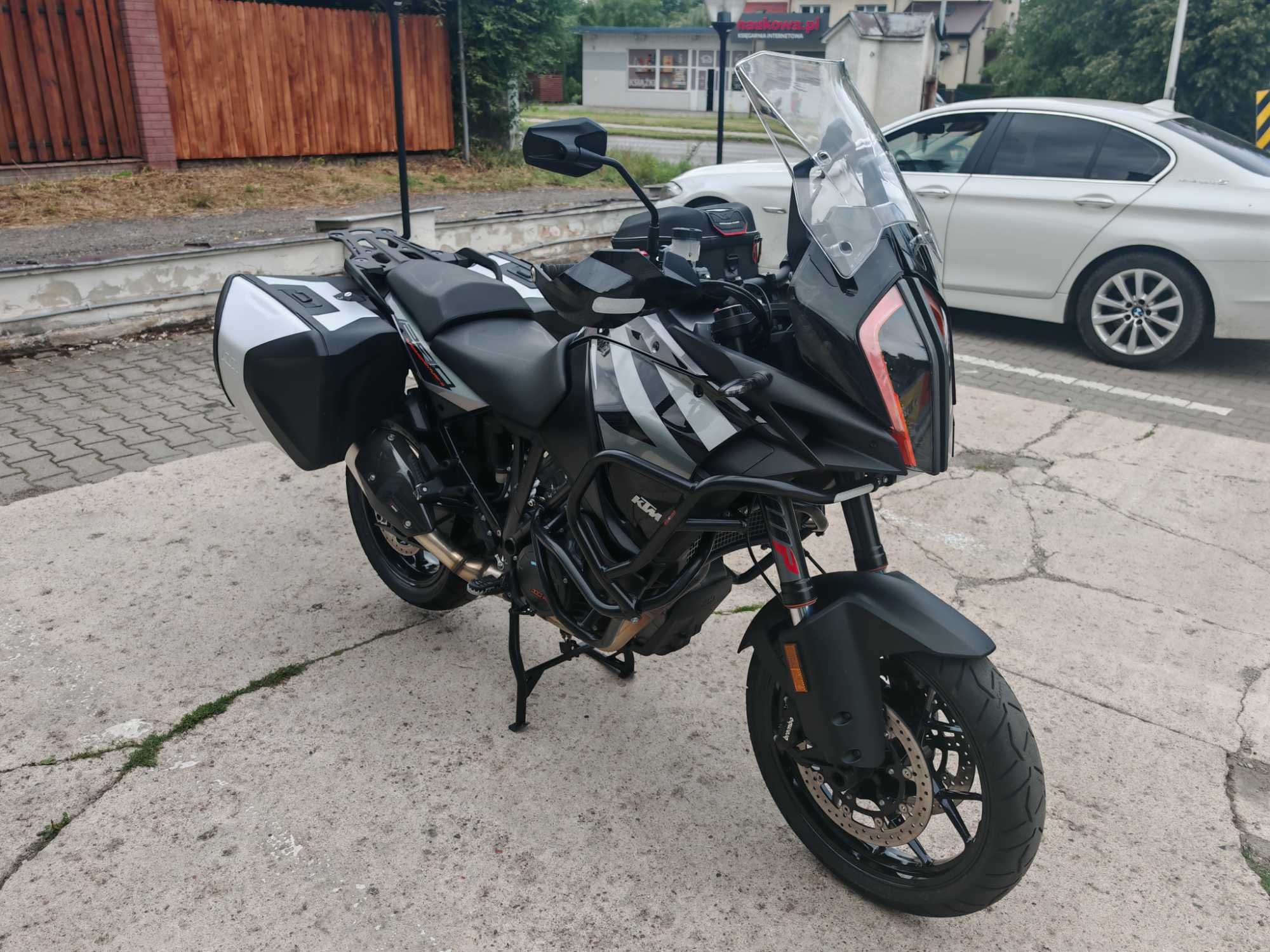 Ktm 1290 Super Adventure S, srebrny, 2020 rok.