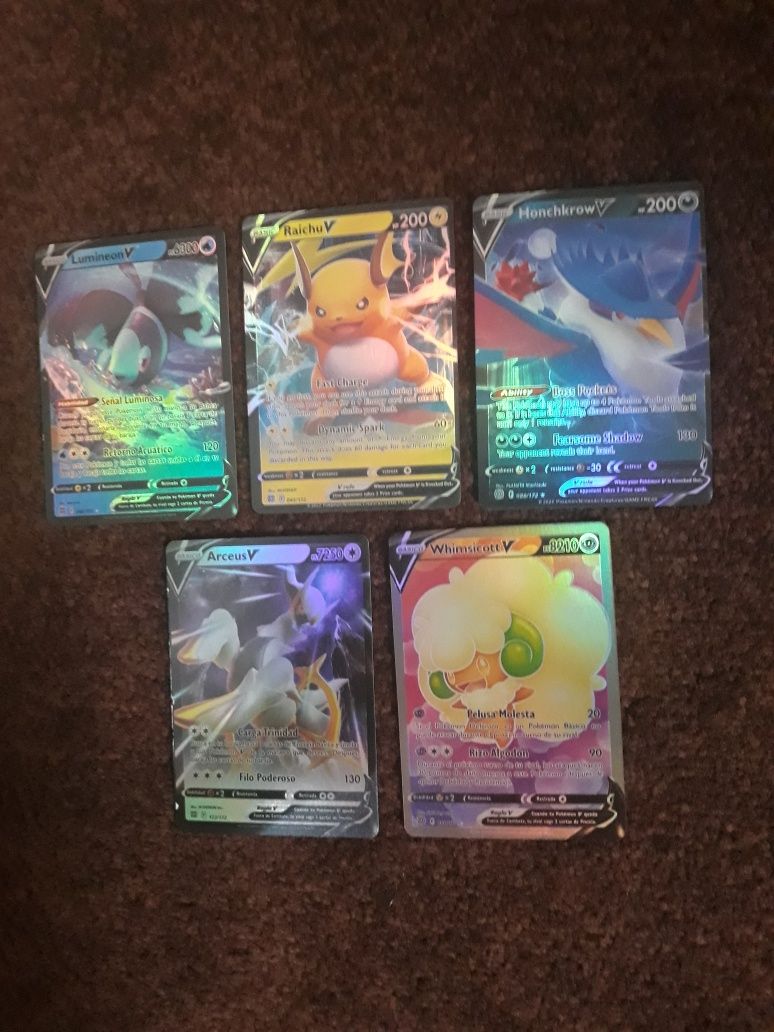 Cartas Pokémon 28 holográficas + 37 não holográficas