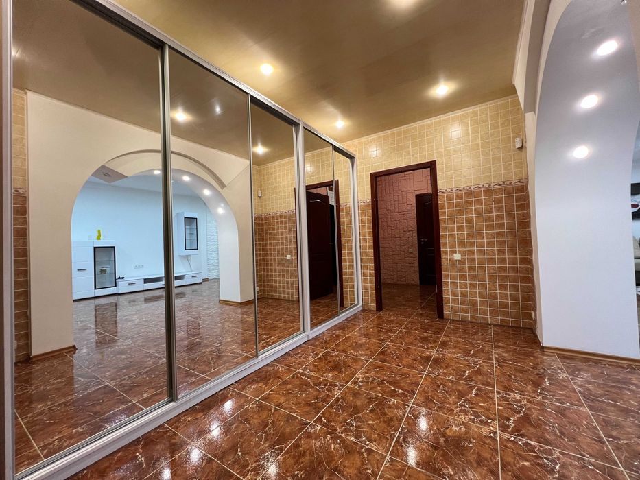 Продам 2-этажный дом в Подгородном, улица Низовая