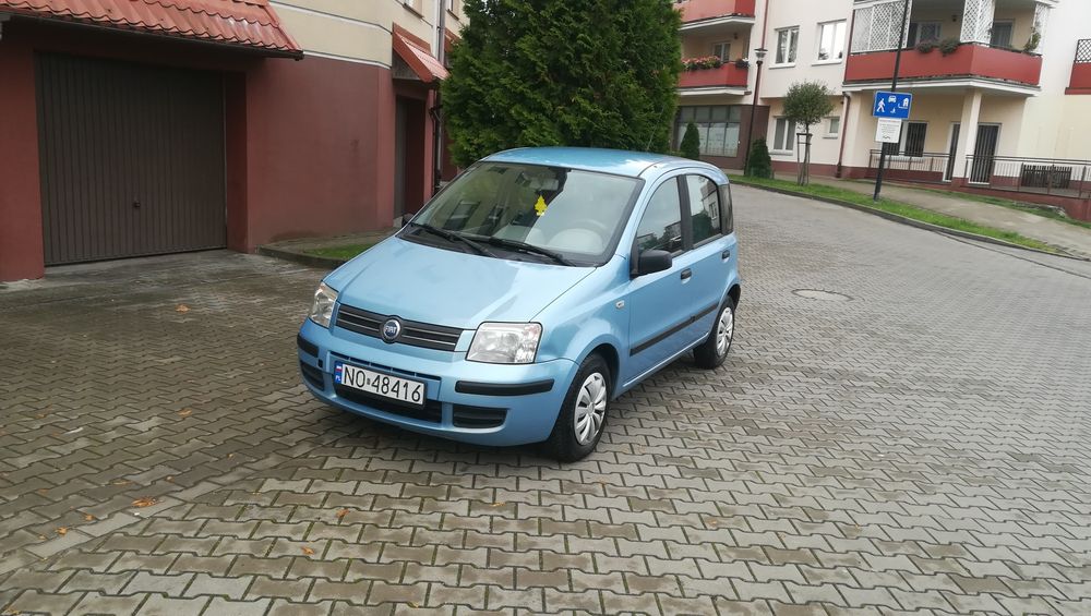 Sprzedam fiata Pandę oszczędna benzyna klima wspoma elektryka .