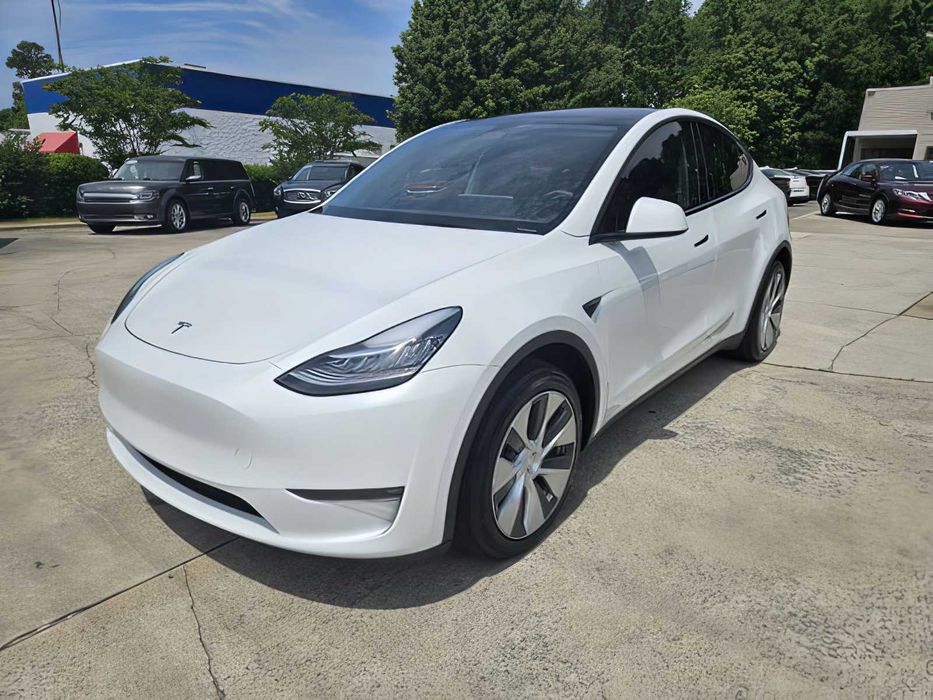 Tesla Model Y      2023
