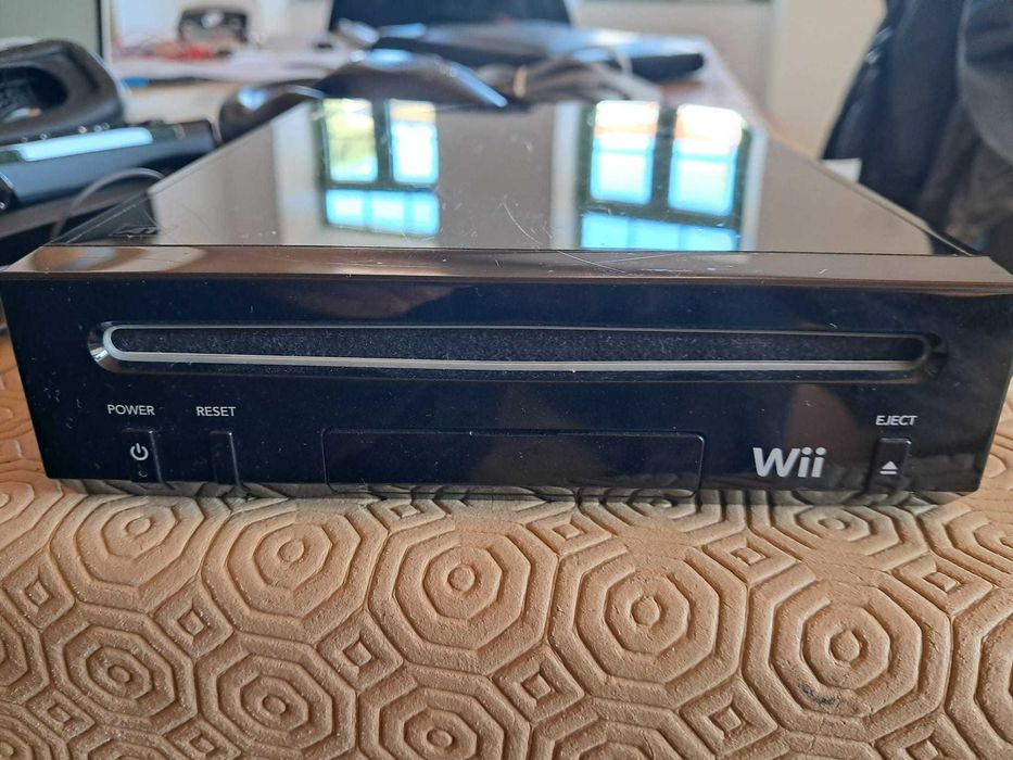 Consola Nintendo Wii Preta com Comandos e Jogos".