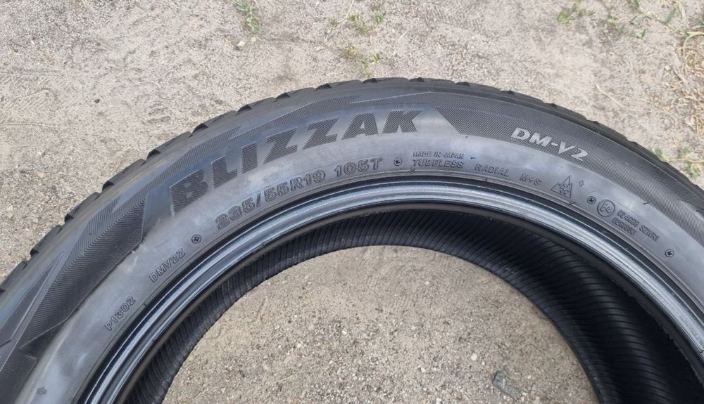 Шини Bridgestone Blizzak DM-V2 235/55 R19 пара