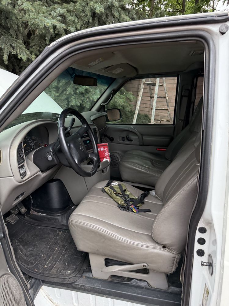 минивен бус Astro van Chevrolet 2004 газ/бенз