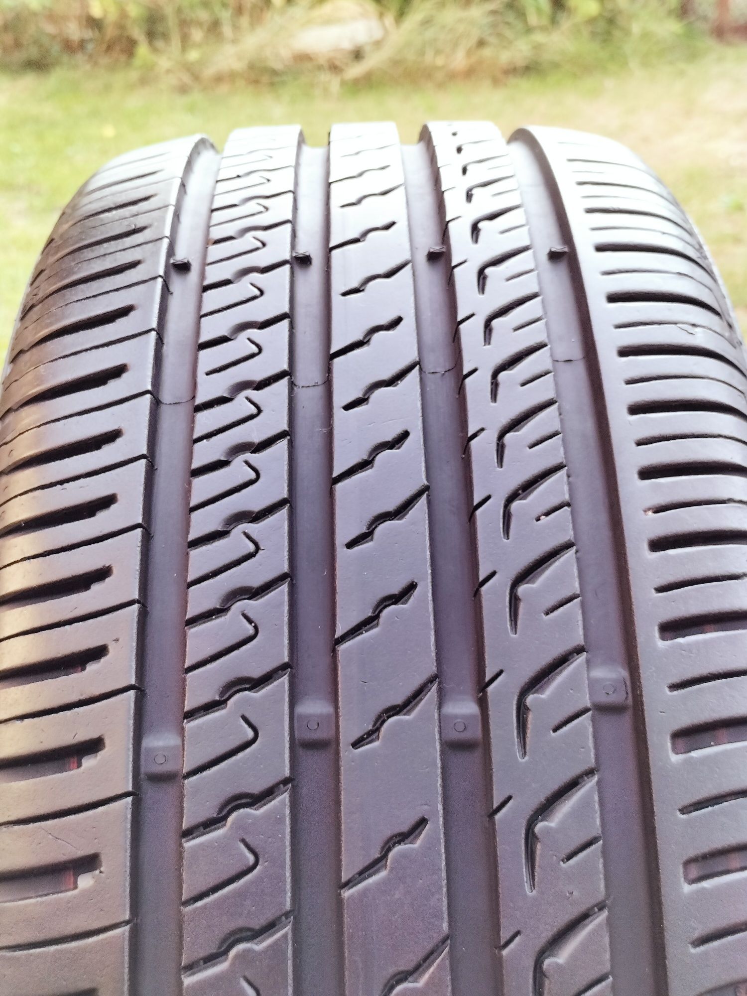 Opony letnie Barum 215/45 r17