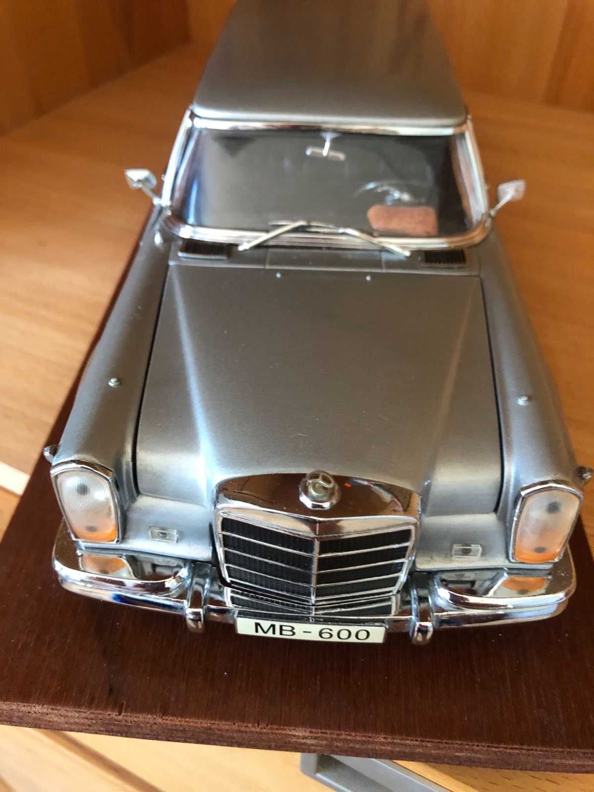 Модель авто Mercedes 600 1 :18 sun srar