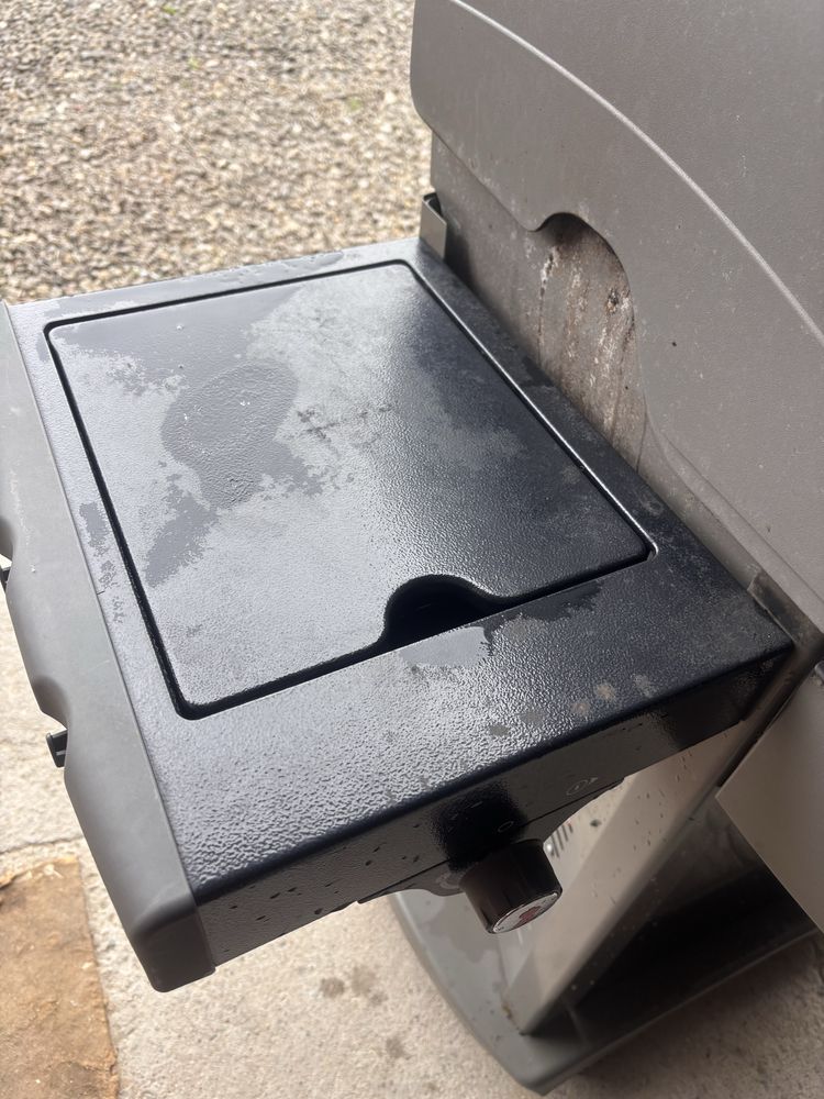 Grill Gazowy Weber z palnikiem bocznym