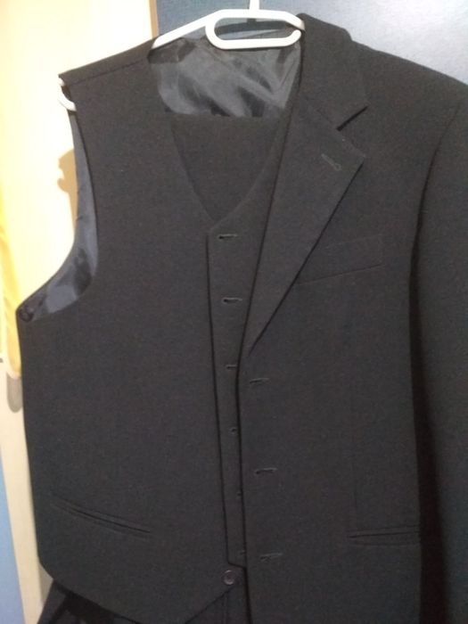 Sprzedam garnitur z kamizelką młodzieżowy 176/46