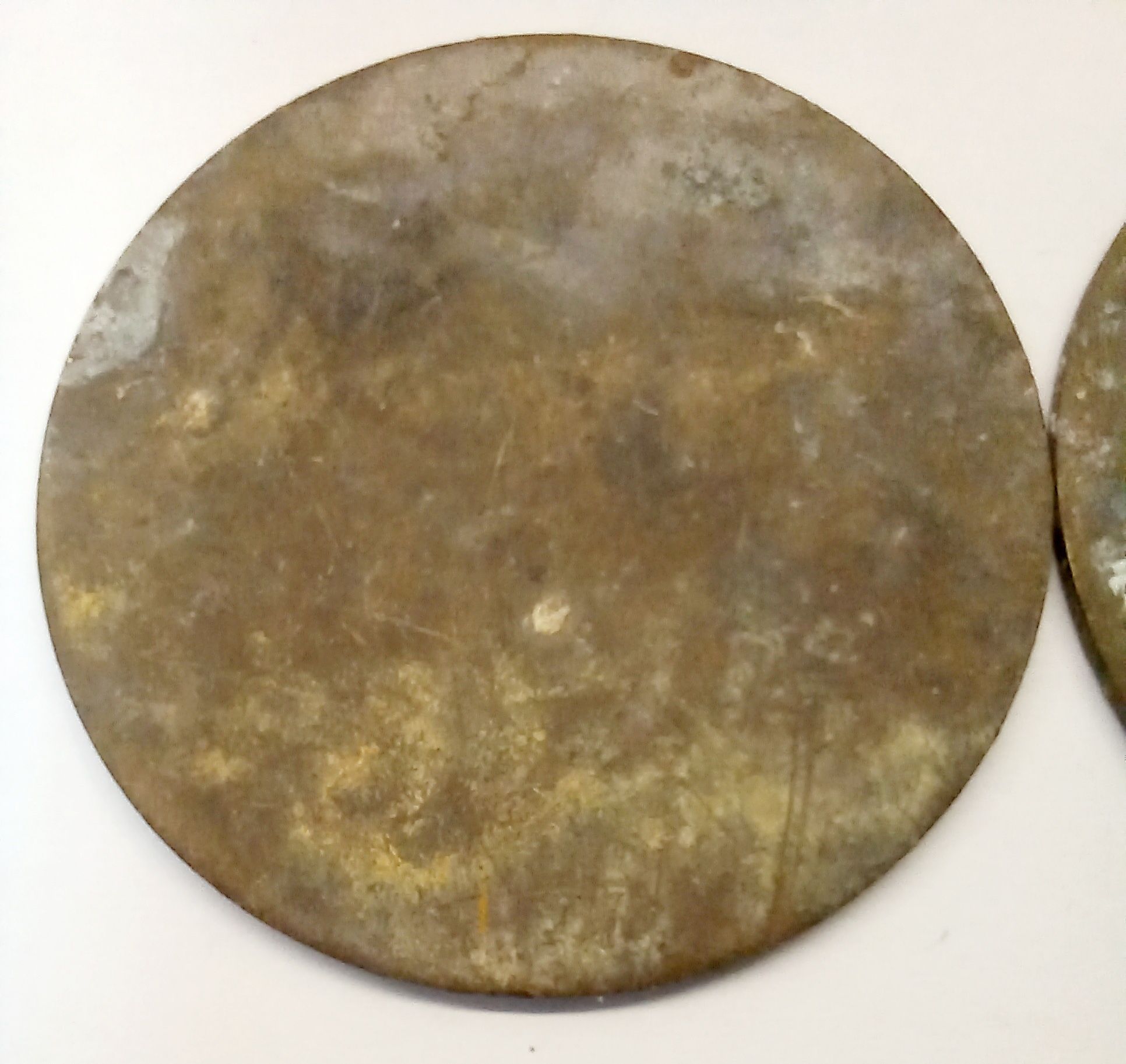Krążki monety żetony blaszki tajemnicze formy