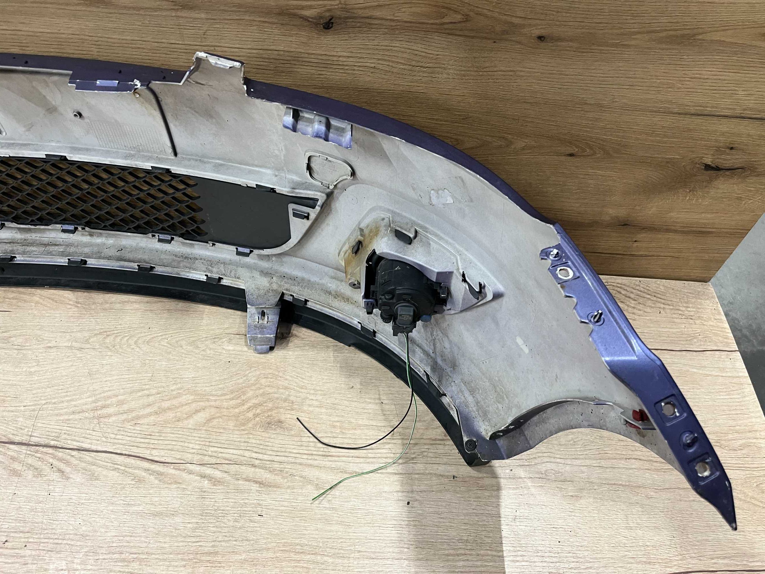 Zderzak przedni Ford Fiesta Mk6 kolor v5