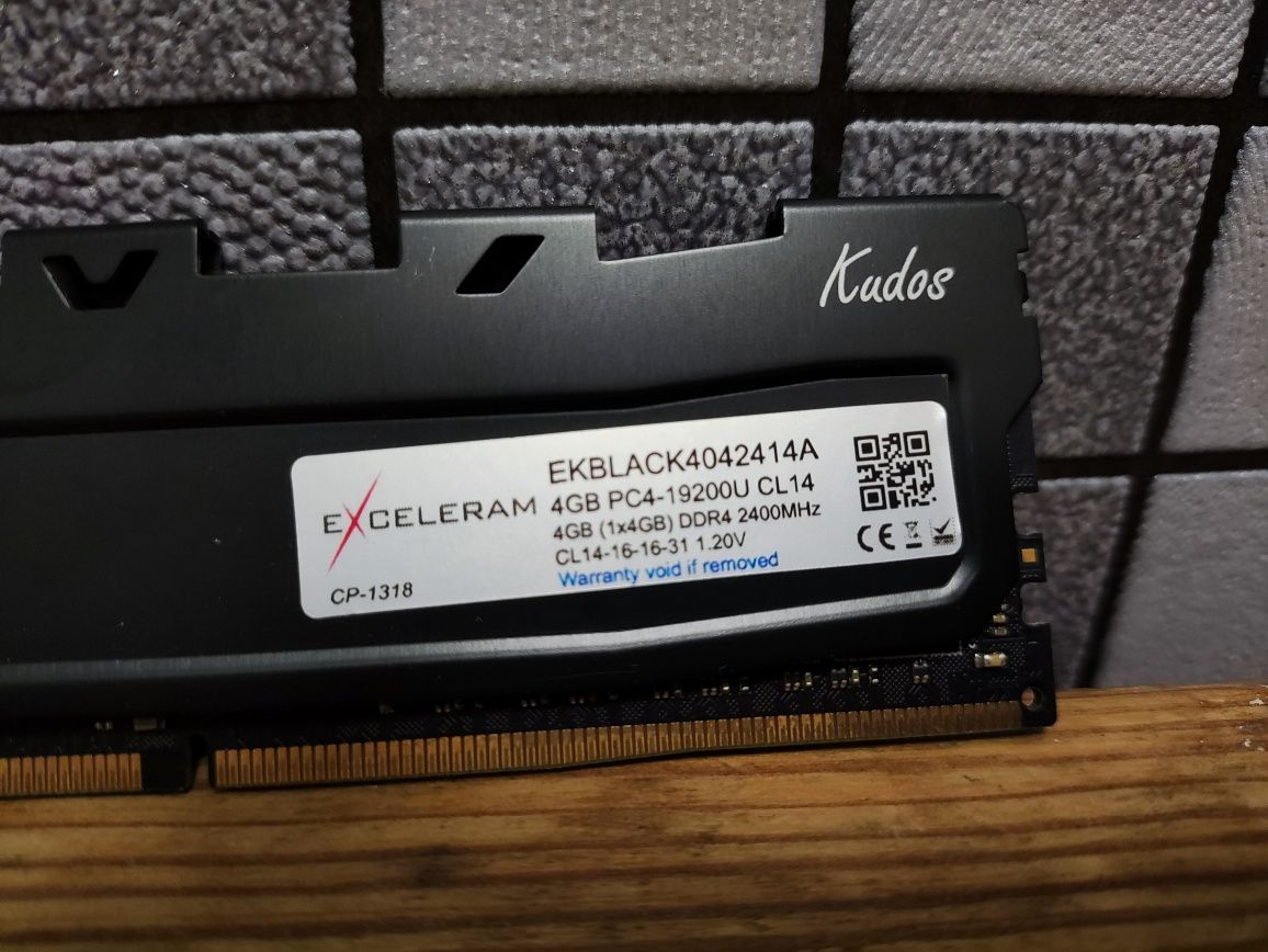 4Gb память DDR4-2400 Exceleram Kudos