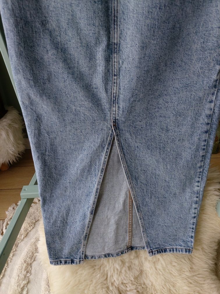 ASOS Hourglass – Niebieska jeansowa spódnica midi z rozcięciem u dołu