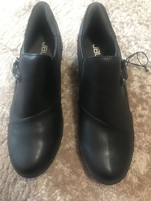 Туфельки на ніжку 24-24,5см.