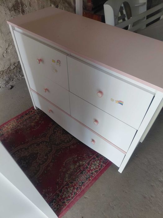 Meble do pokoju dziewczęcego