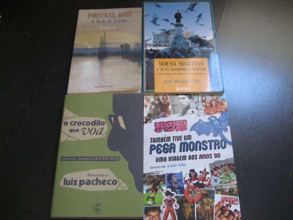 Livros em inglês, de M.Crichton, R.Rendell, P.Castilho e Robin Cook