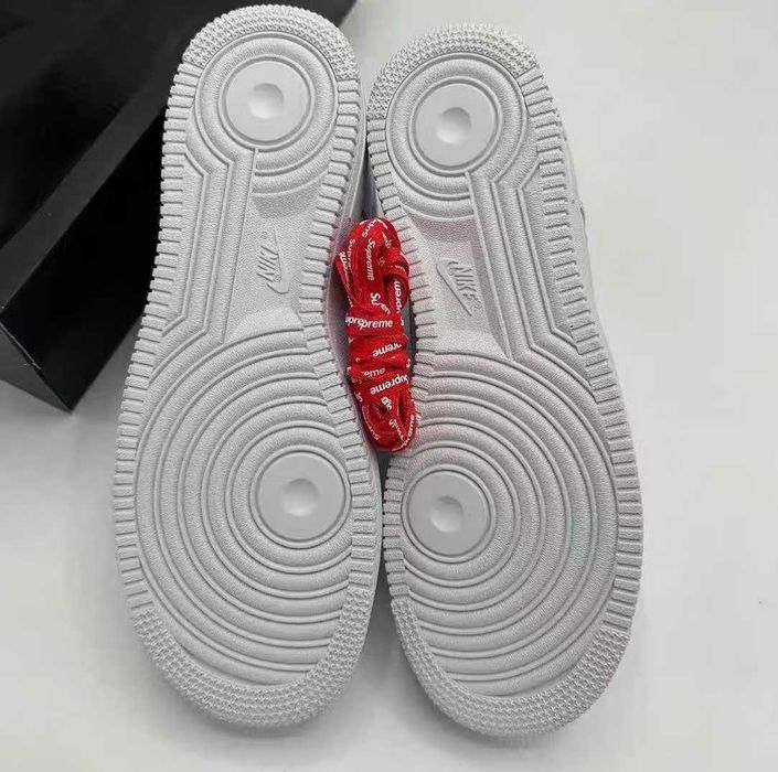 Buty meskie Nike Air Force 1 Low Supreme White R.37.5