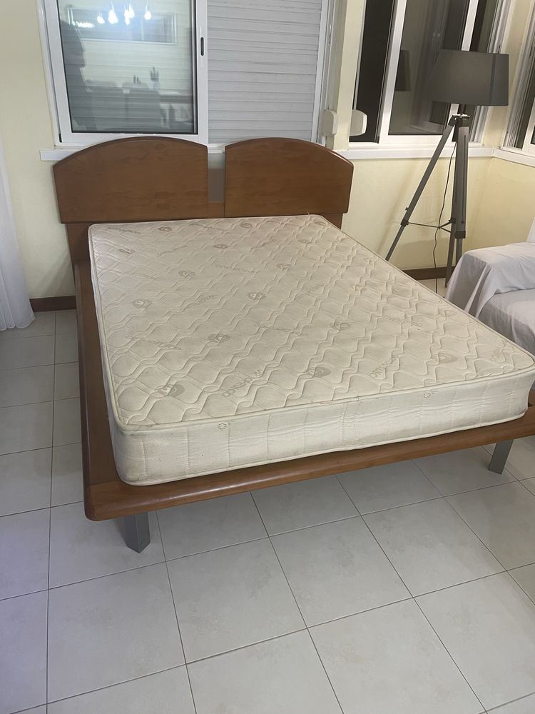 Cama de casal c/ estrado c/ colchão