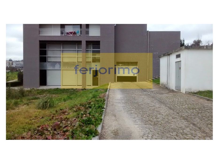 lugar de garagem ( aparcamento ) com 40 m2