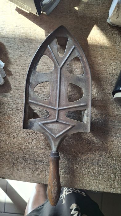 Żelazko PRL z podstawką