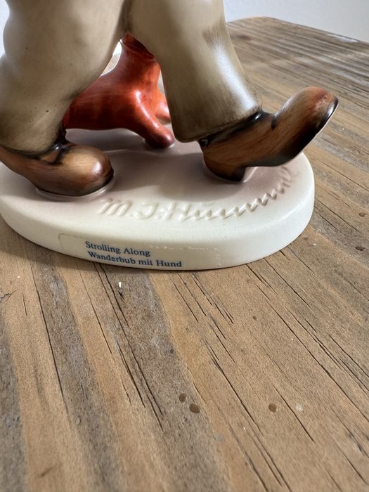 Figura Goebel Hummel HUM 5 - Menino com cachorro - Como nova