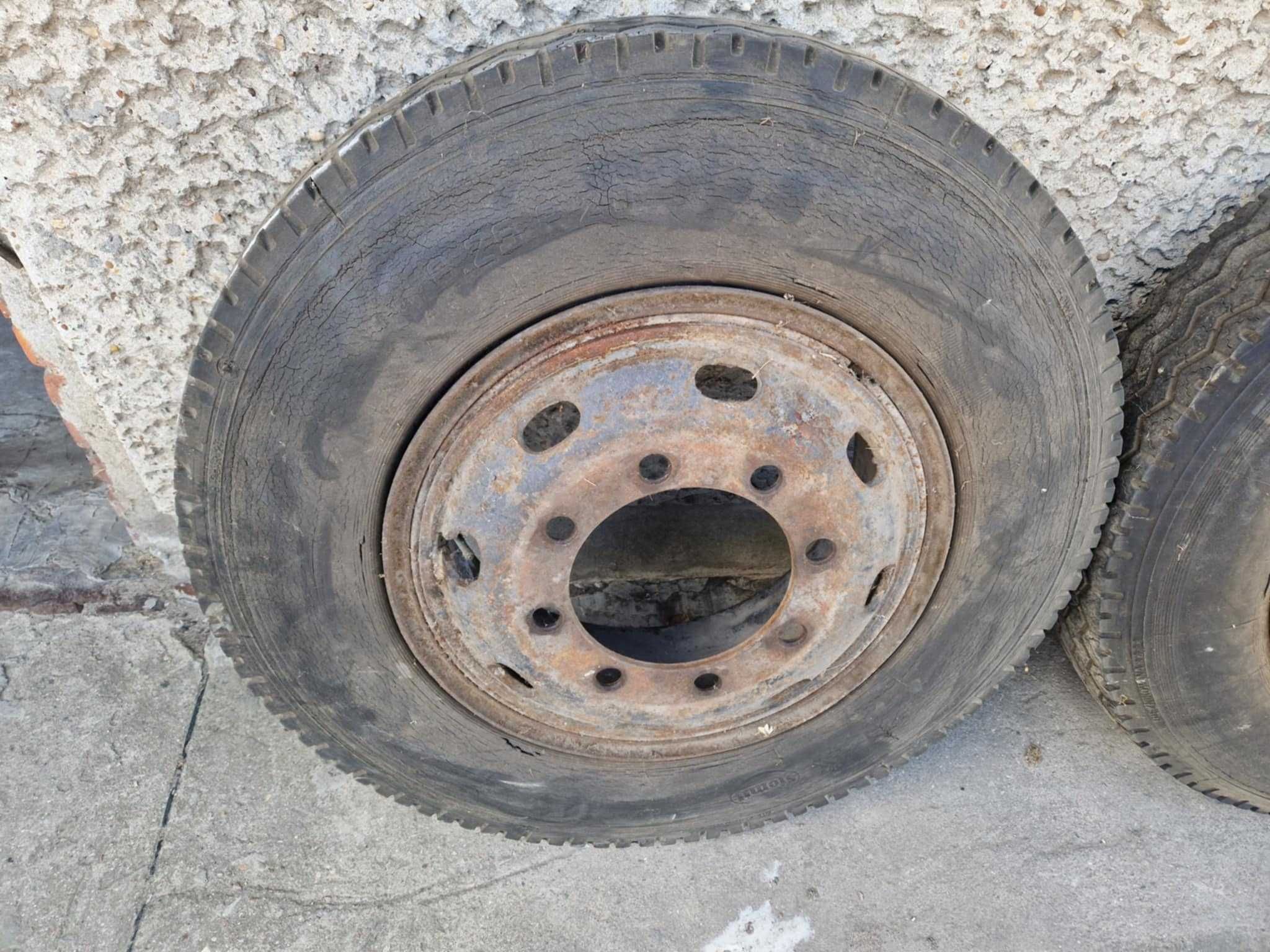 Opony z felgą od Stara 800/20 8.00R20 8.00 R20