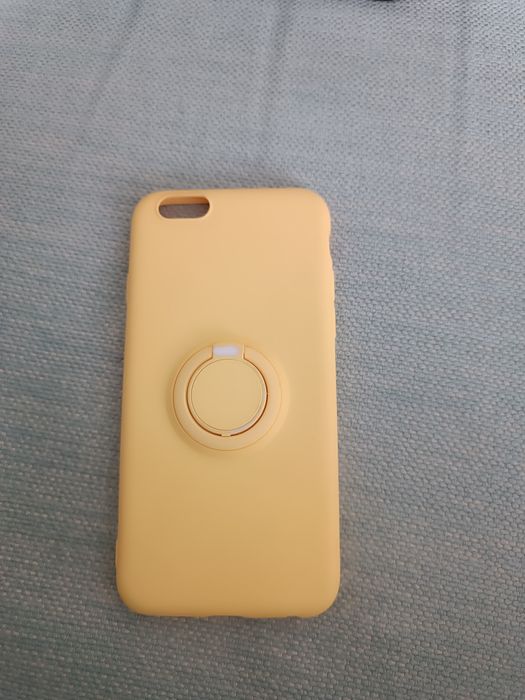 Желтый чехол на Iphone 6 с брелком полставкой