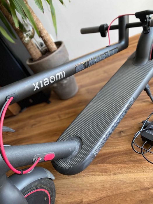 Hulajnoga elektryczna Xiaomi Scooter 4 PRO