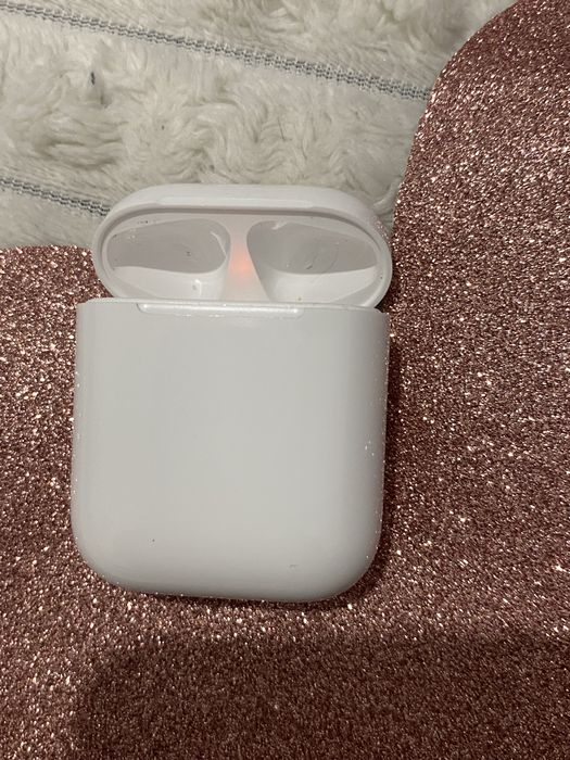 Продам під навушники airpods 2 кейс бокс стар нормальний