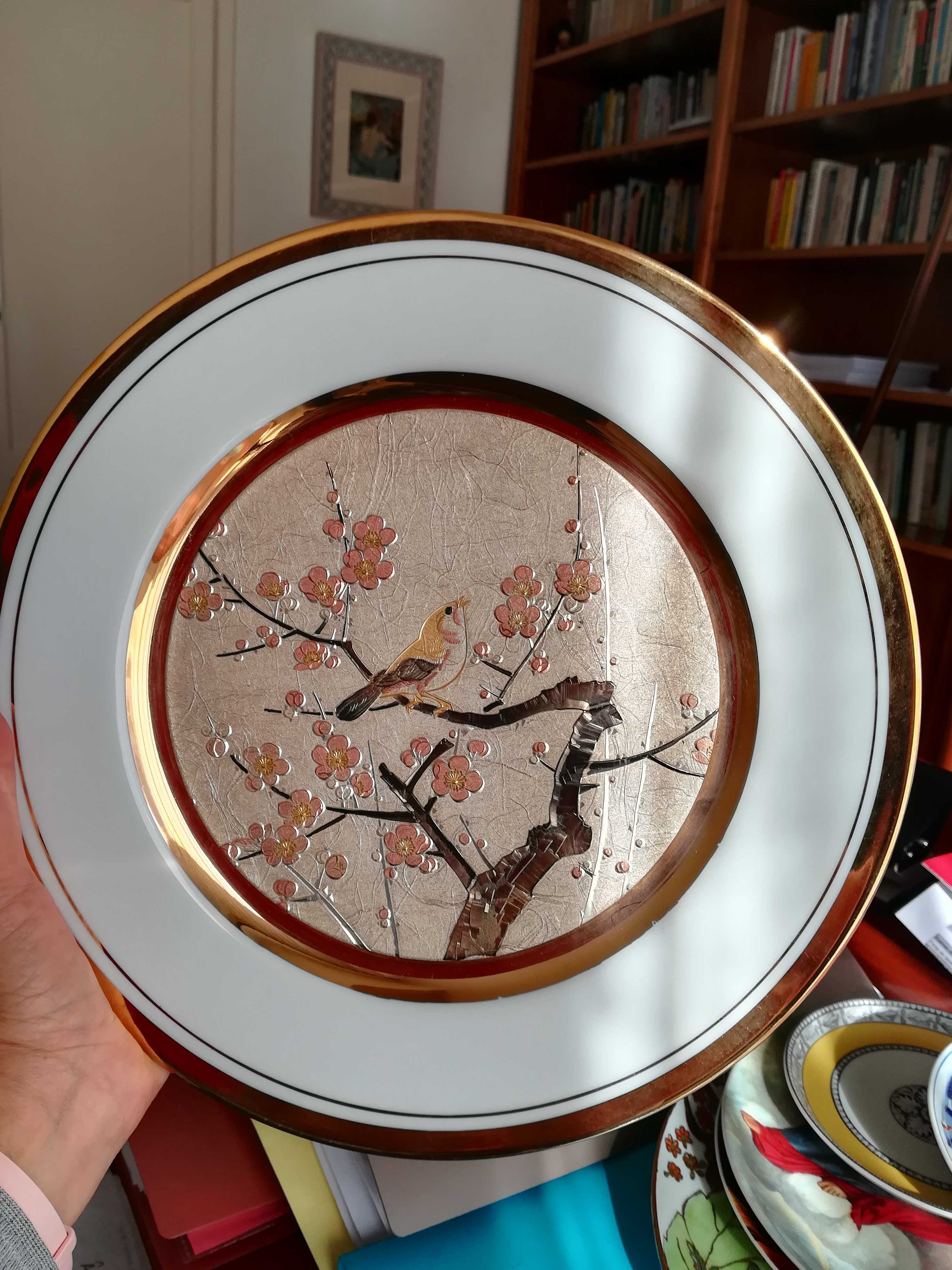 Prato japonês com ouro e prata