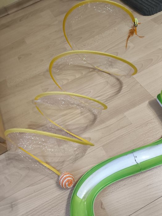 Interaktywna zabawka dla kota wąż catit z kulką