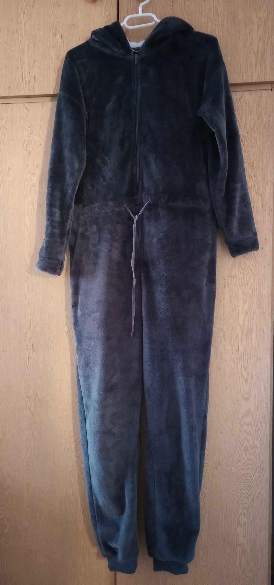 Jednoczęściowe ciemno szare piżamo z kapturem