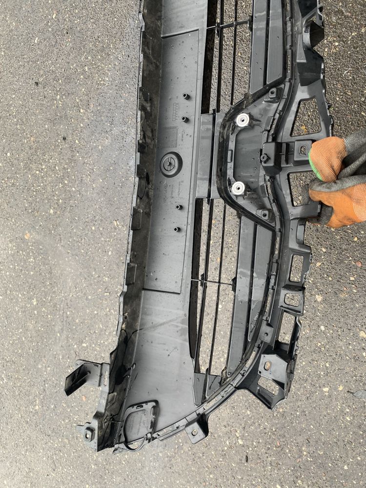 Toyona yaris IV kratka zderzaka grill ładna oryginał 53101-K0010