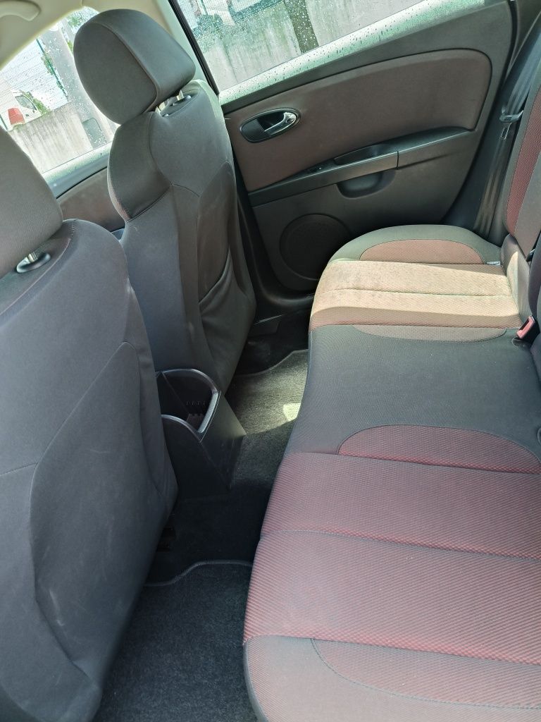 Vendo Seat Leon com distribuição nova