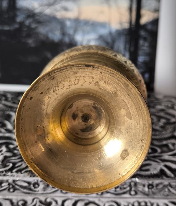 Wazon piękny stary mosiądz