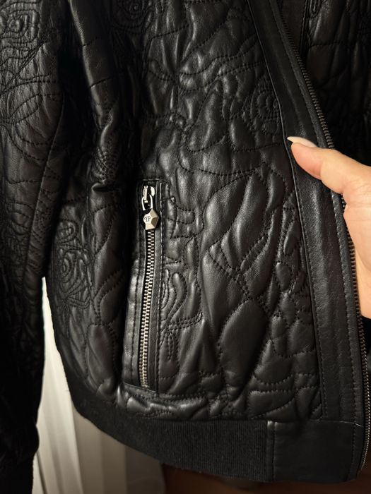 Стильна шкіряна куртка