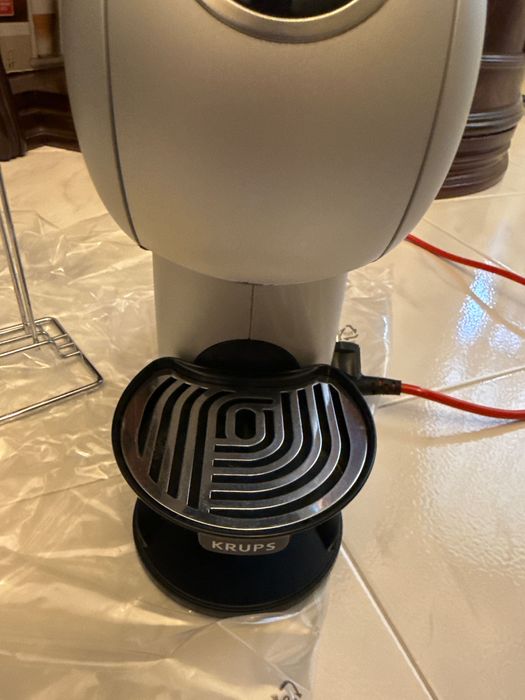 Máquina de café Dolce Gusto Génio S automática semi nova