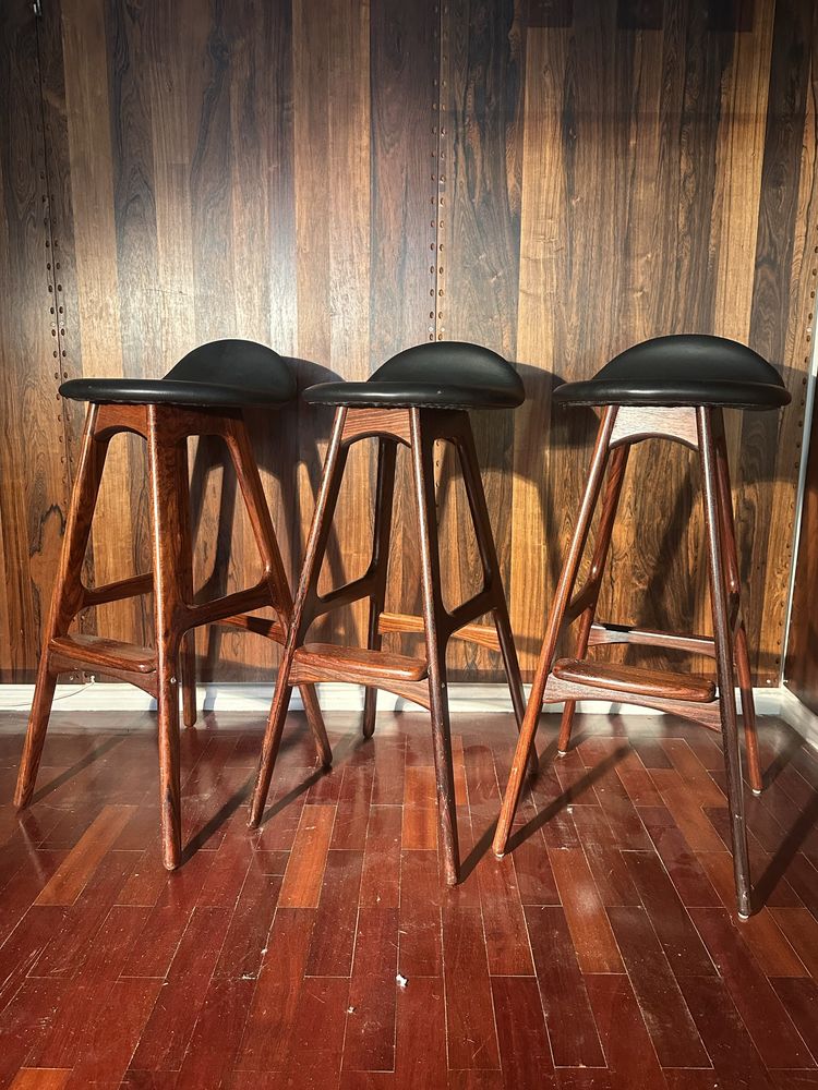 RESERVADO Bar e 3 bancos pau santo