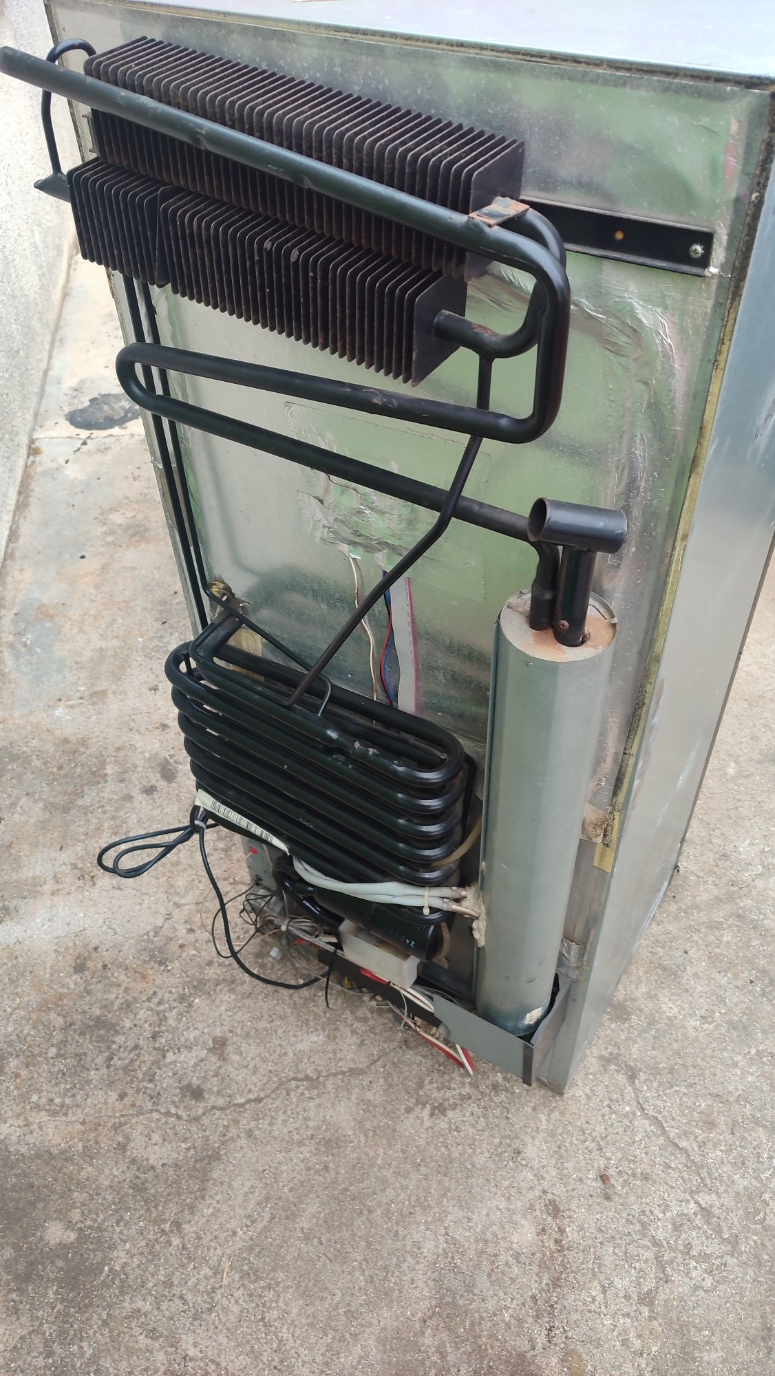 Frigorífico trivalente Dometic RMD 8505 automático