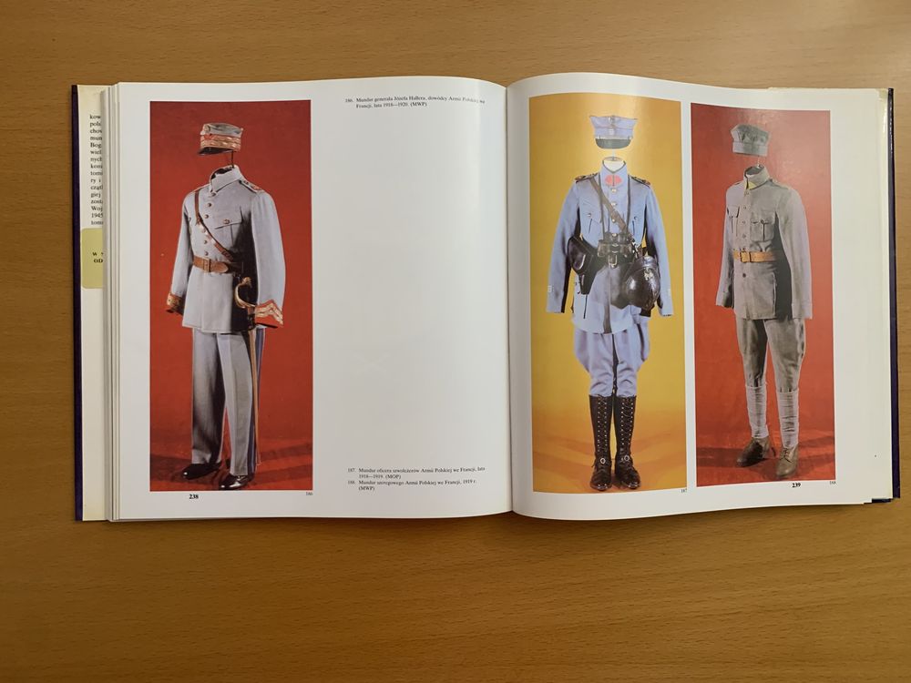Książka Polski mundur wojskowy