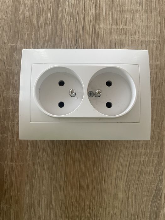 Gniazdko elektryczne używane przez miesiąc
