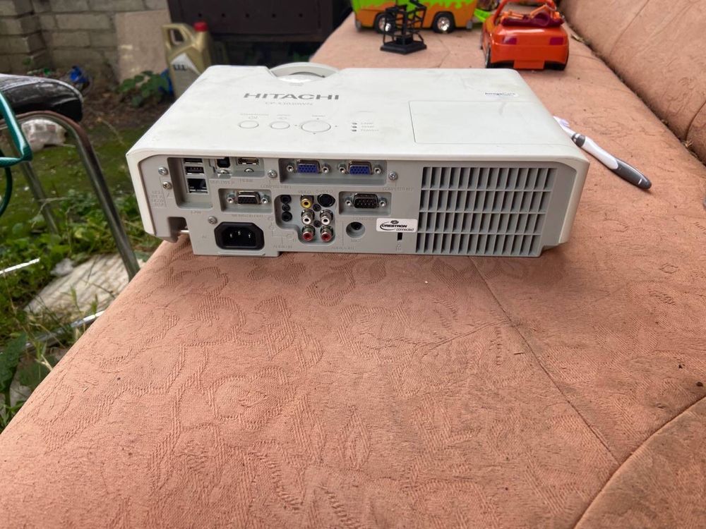 Proektor Hitachi w dpbrym stanie