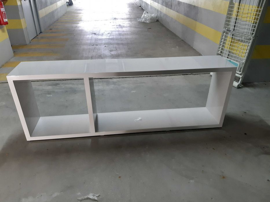 Estante branco brilho