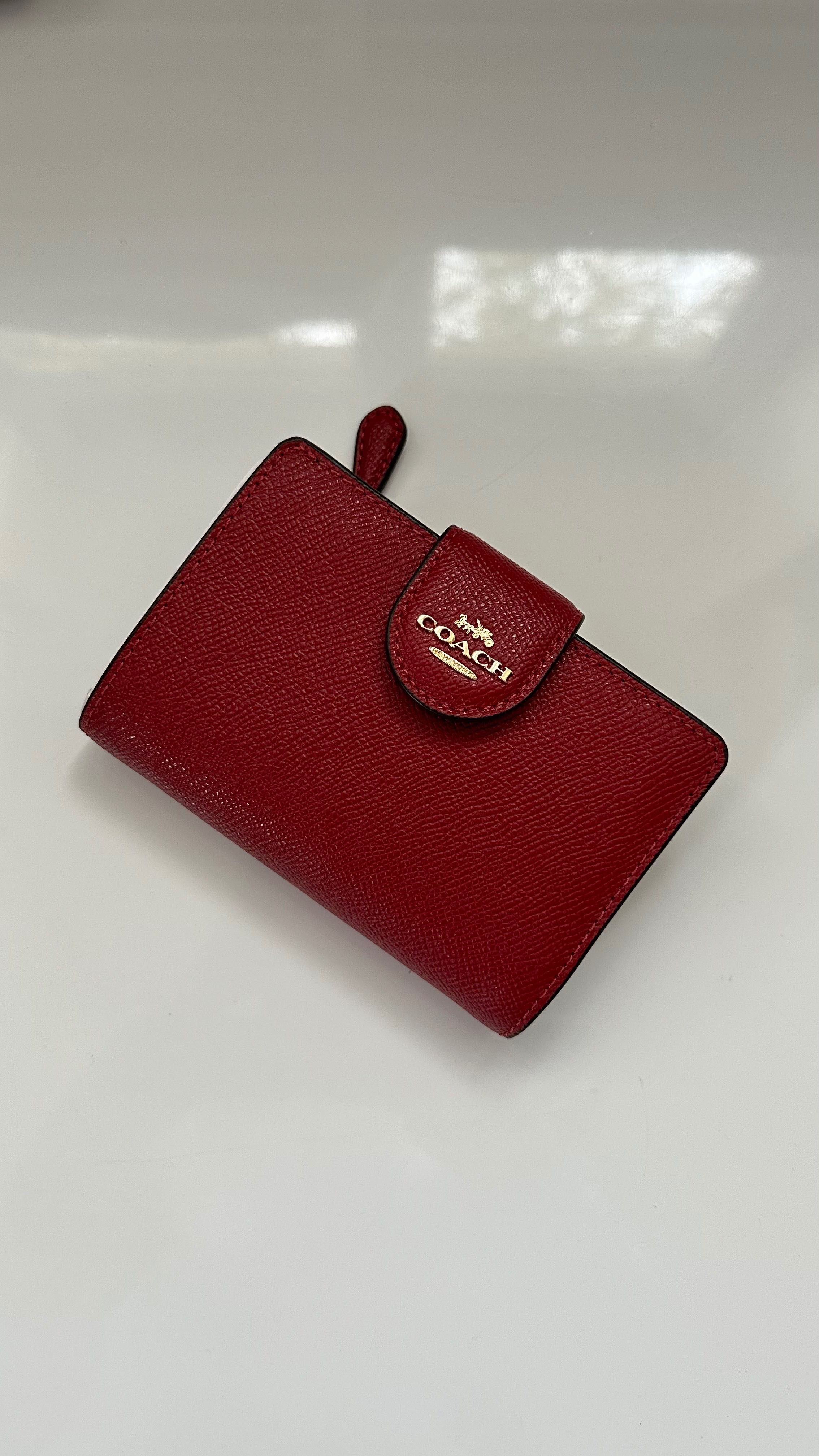 Червоний середній гаманець Corner Medium ZIP wallet Coach