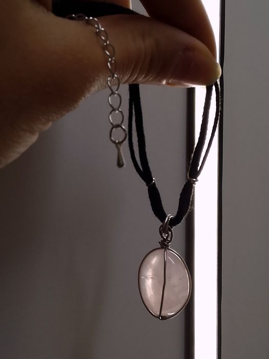 кулон з рожевим кварцем