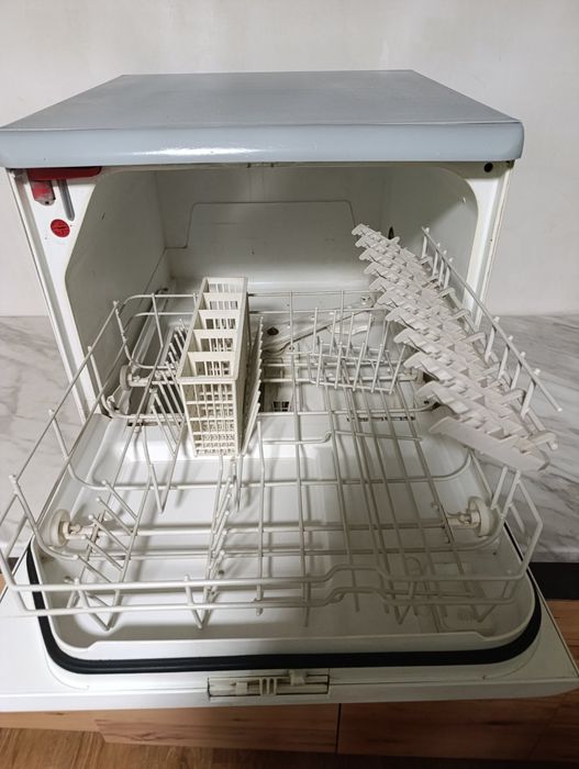 Продам посудомоечную машину.