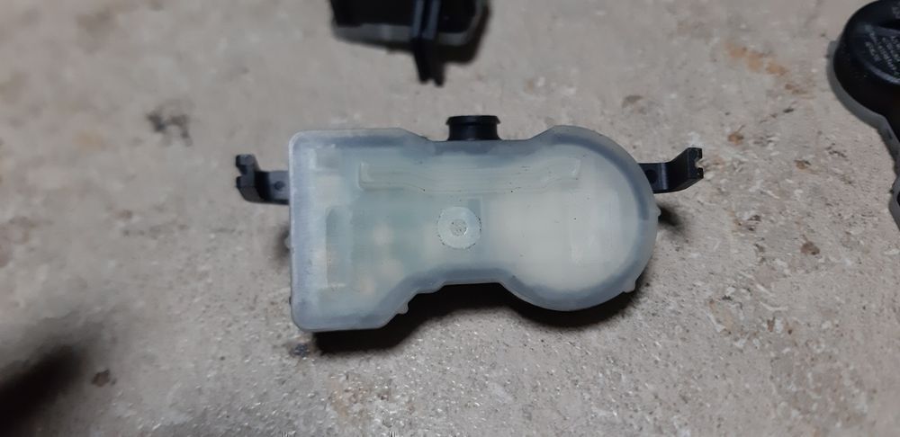 Czujnik ciśnienia TPMS Renault Dacia NISSAN KOMPLET 407004CB0A + zawor