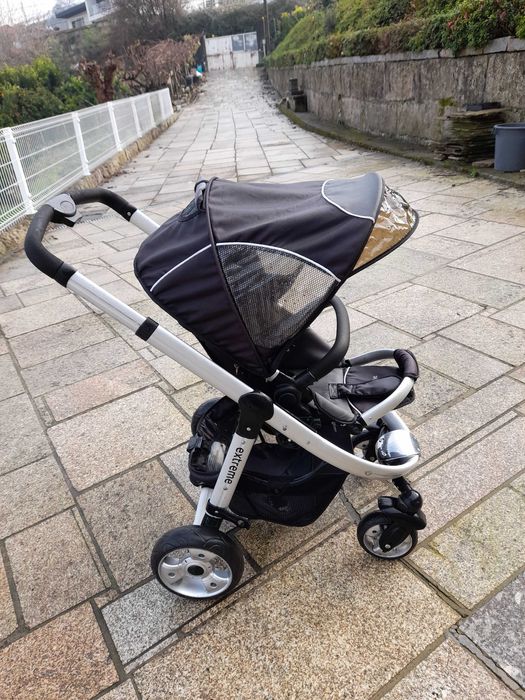 Carrinho de bebé de passeio em bom estado